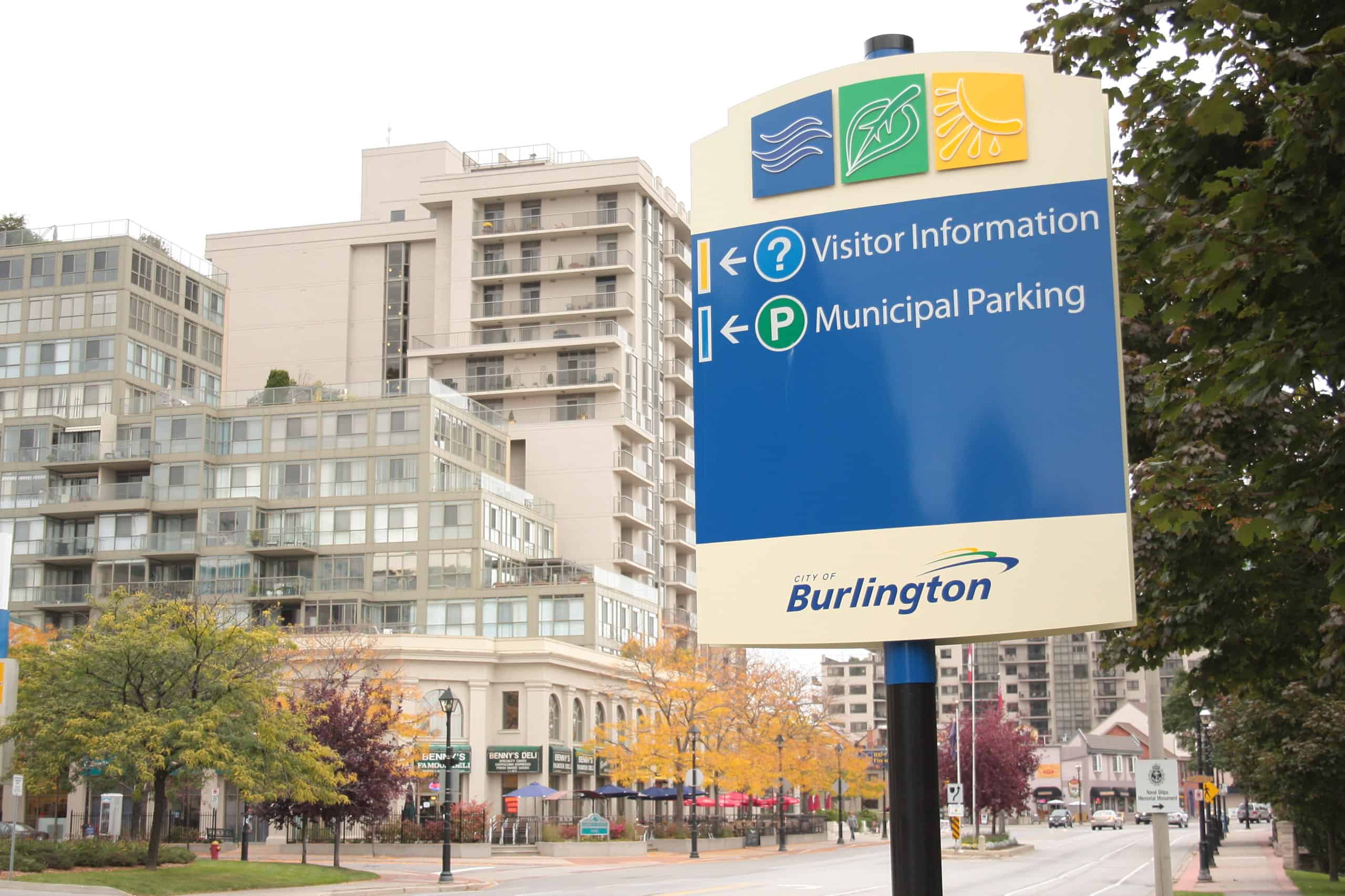 Wayfinding signage on lakeshore rd before visitor information centre