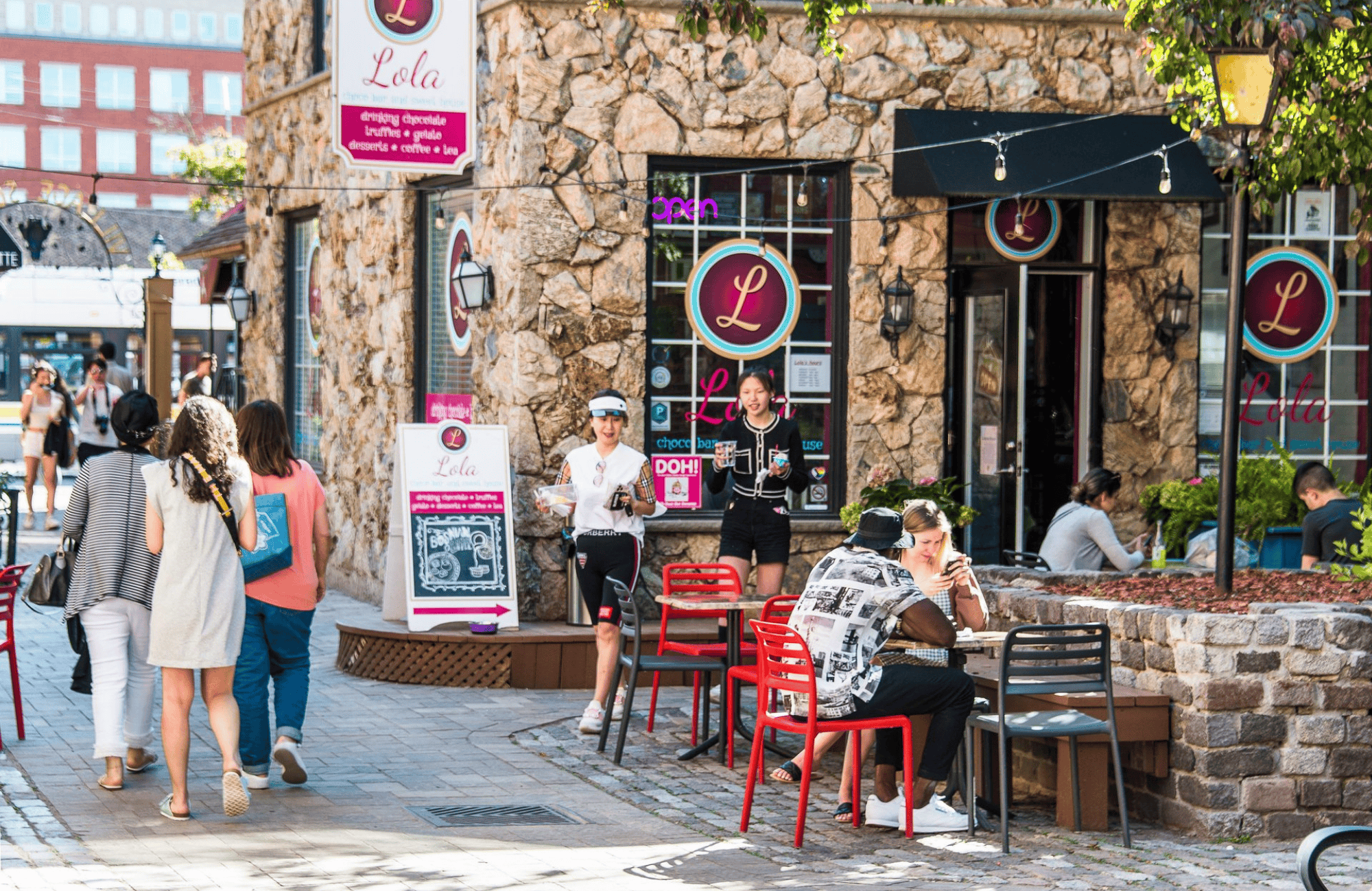 Why Burlington Is a Smart Place to Stay Outside Toronto This Summer 